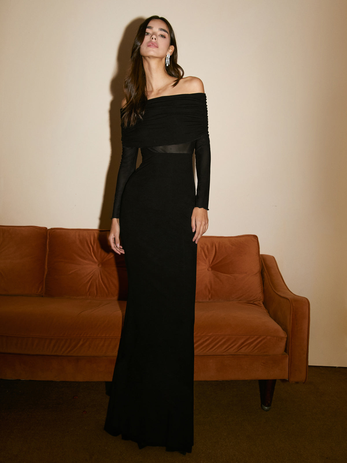 Yarı Transparan Düşük Omuzlu Tül Uzun Kollu Uzun Elbise