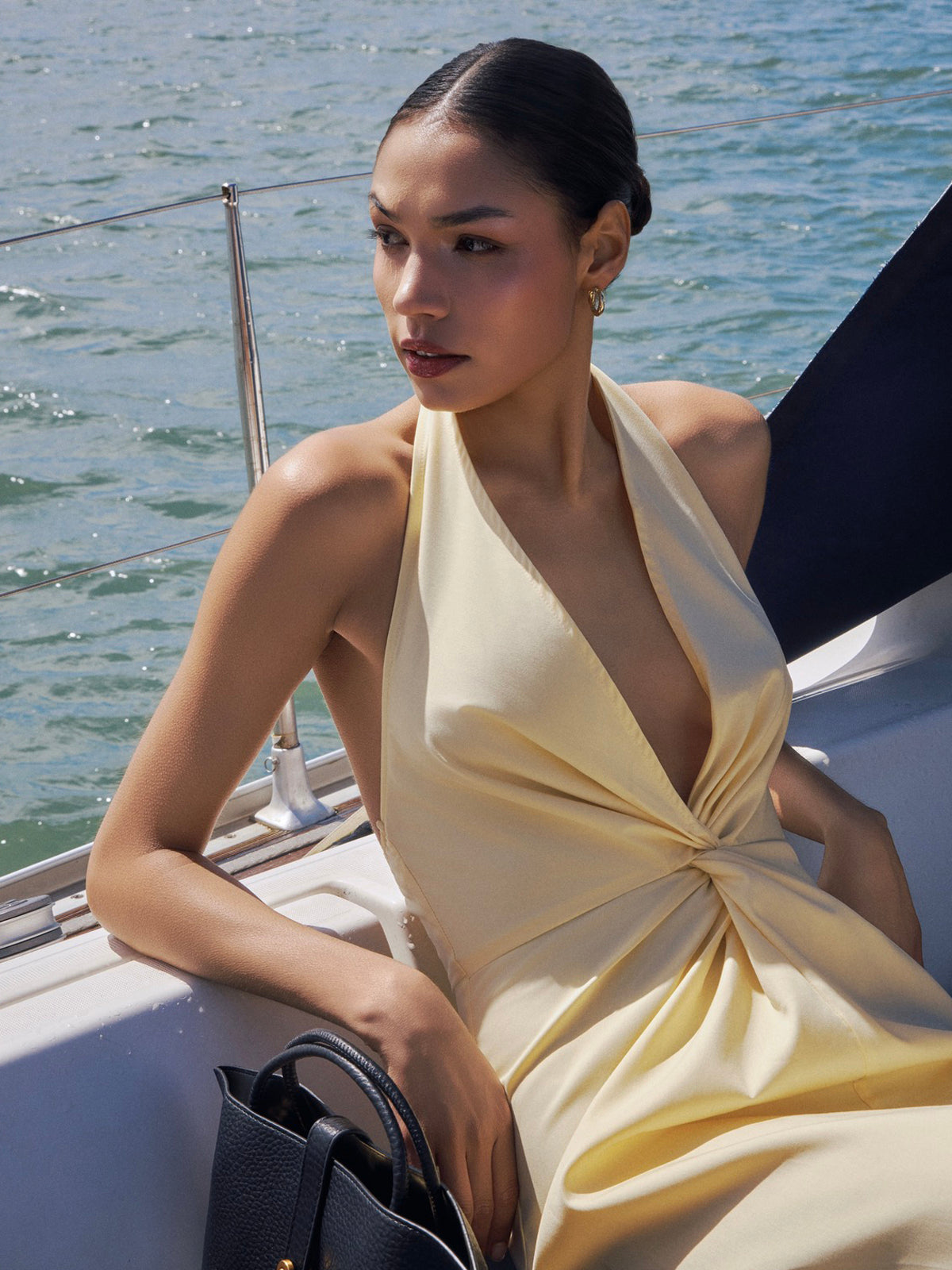 Halter Yaka Beli Burgu Detaylı Maxi Elbise