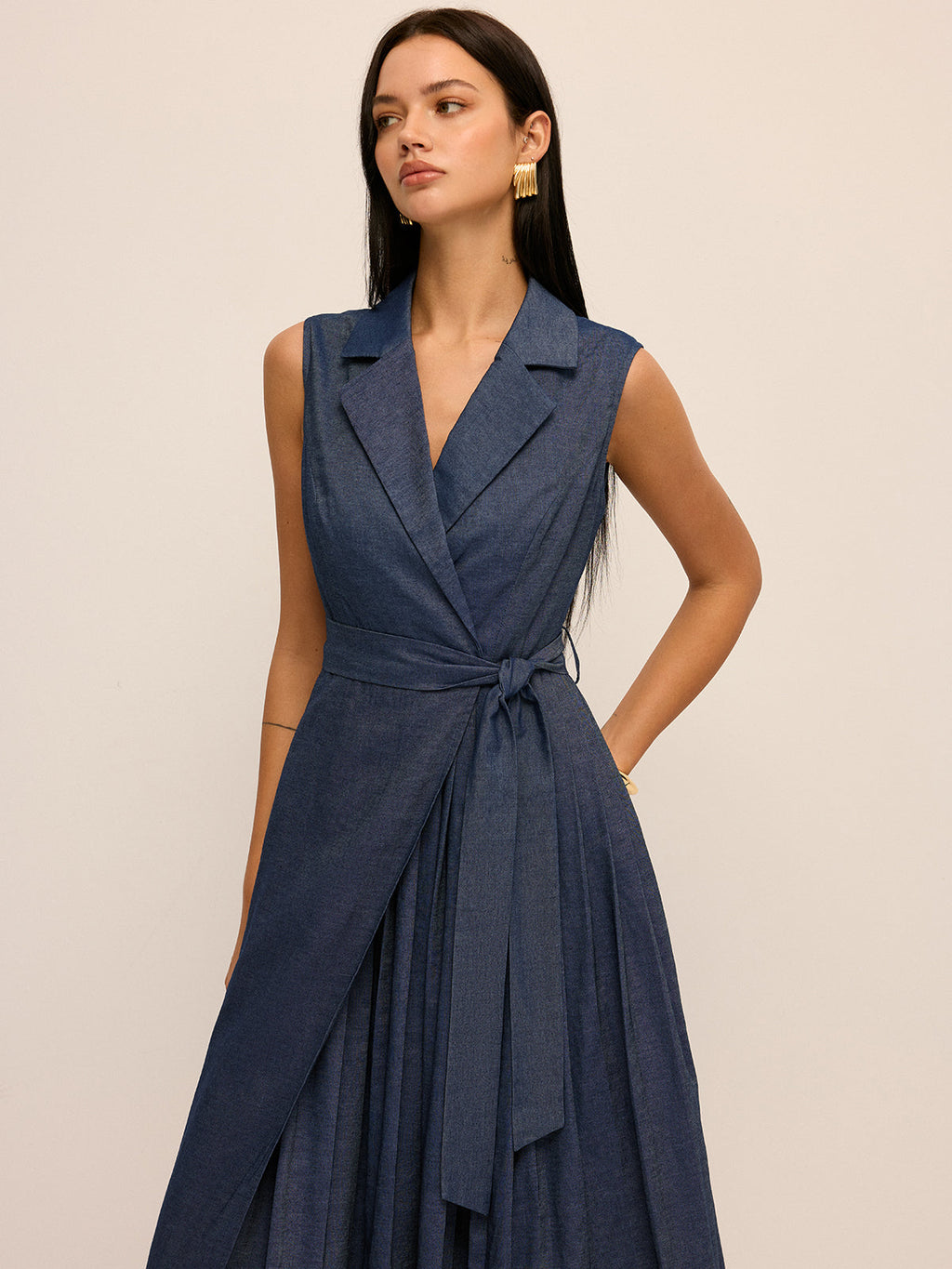 Blazer Yaka Kemerli Pileli Maxi Elbise