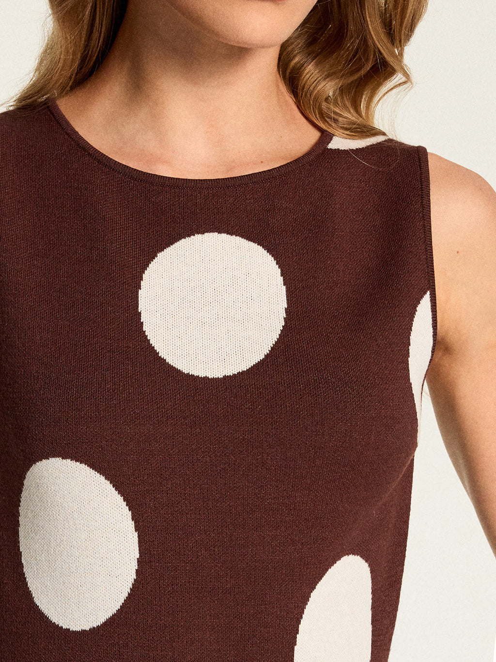 Büyük Puantiyeli Kolsuz Triko Maxi Elbise